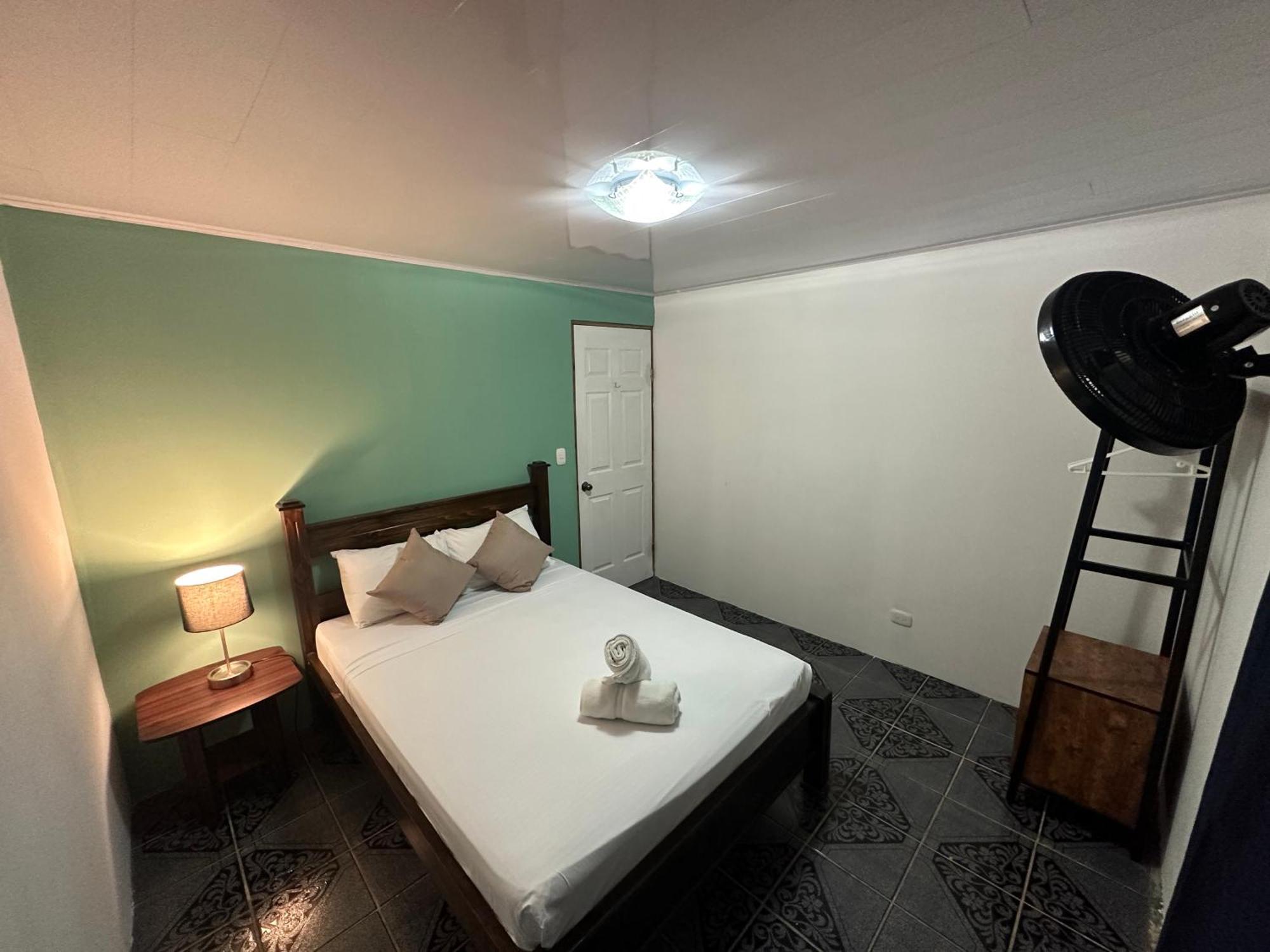 Micheck Beach House Тортугеро Экстерьер фото